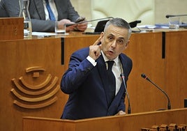 Ángel Pelayo Gordillo, interviniendo en la Asamblea