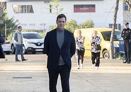 David Sánchez, que se hace llamar Azagra, a su llegada al juzgado de Badajoz.