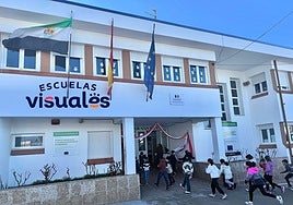 Entrada al colegio Ángel Santos de Alburquerque