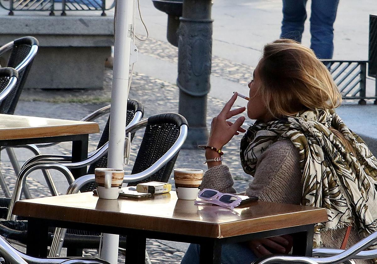 Nuevas restricciones para fumadores: estos son los espacios donde ya no se podrá fumar