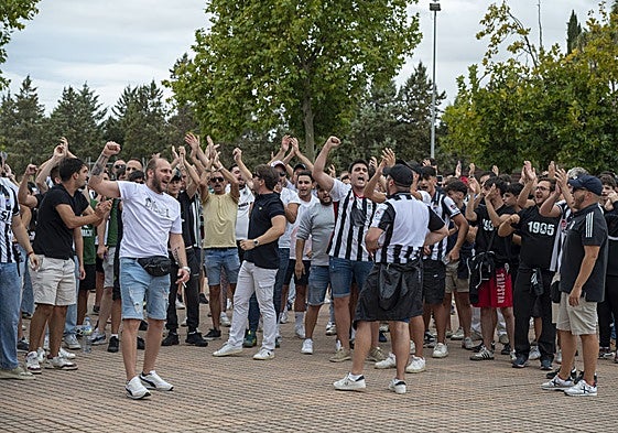 Han sido días de mucha tensión para la afición del Badajoz.
