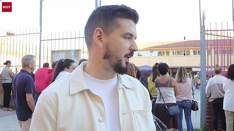 El colegio Luis Vives de Badajoz recibe a los niños como si fueran exploradores