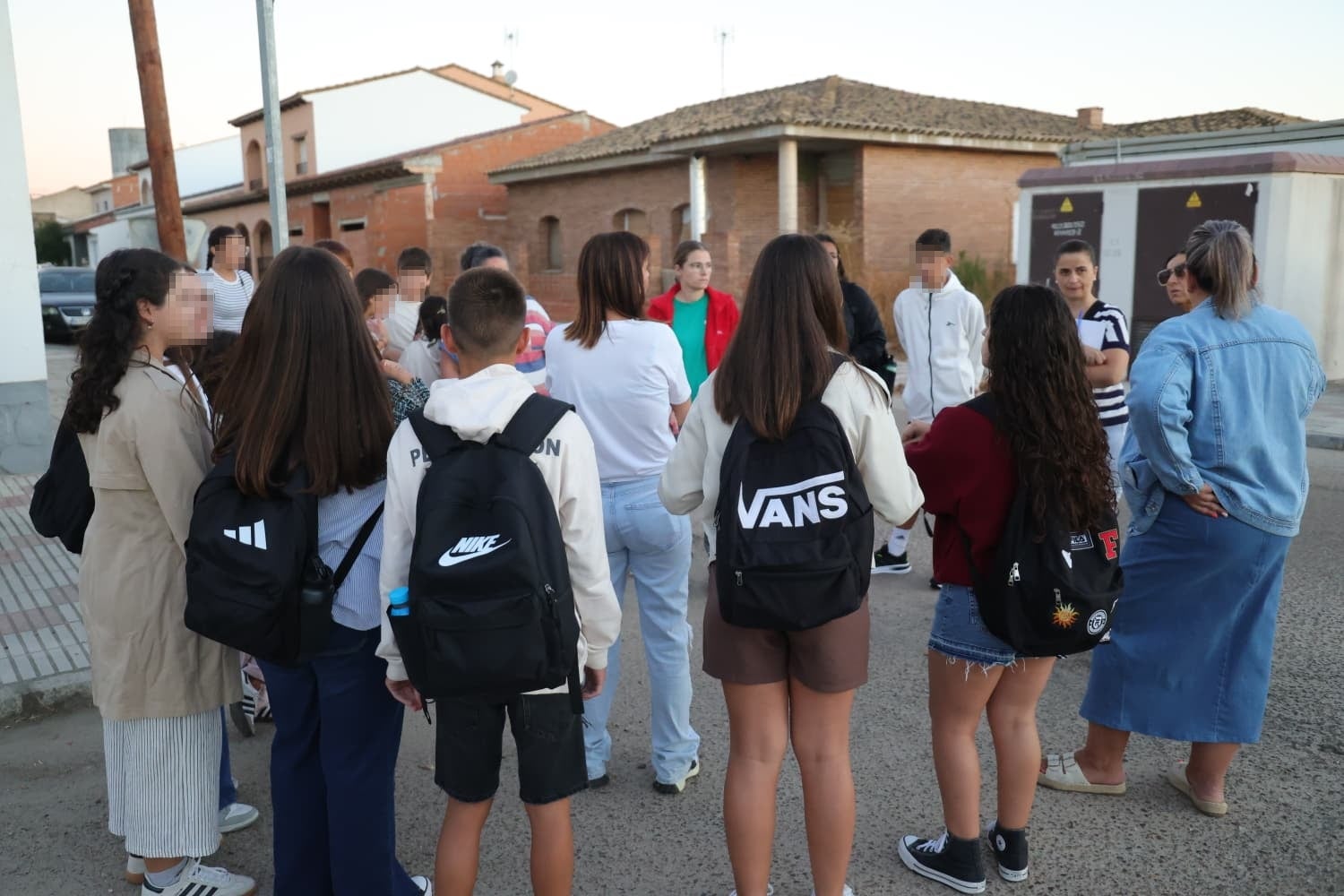 Fotos | Alumnos se quedan sin transporte escolar