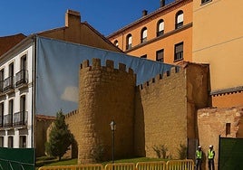 Pizarro apoya adecentar la Puerta Talavera con un mural