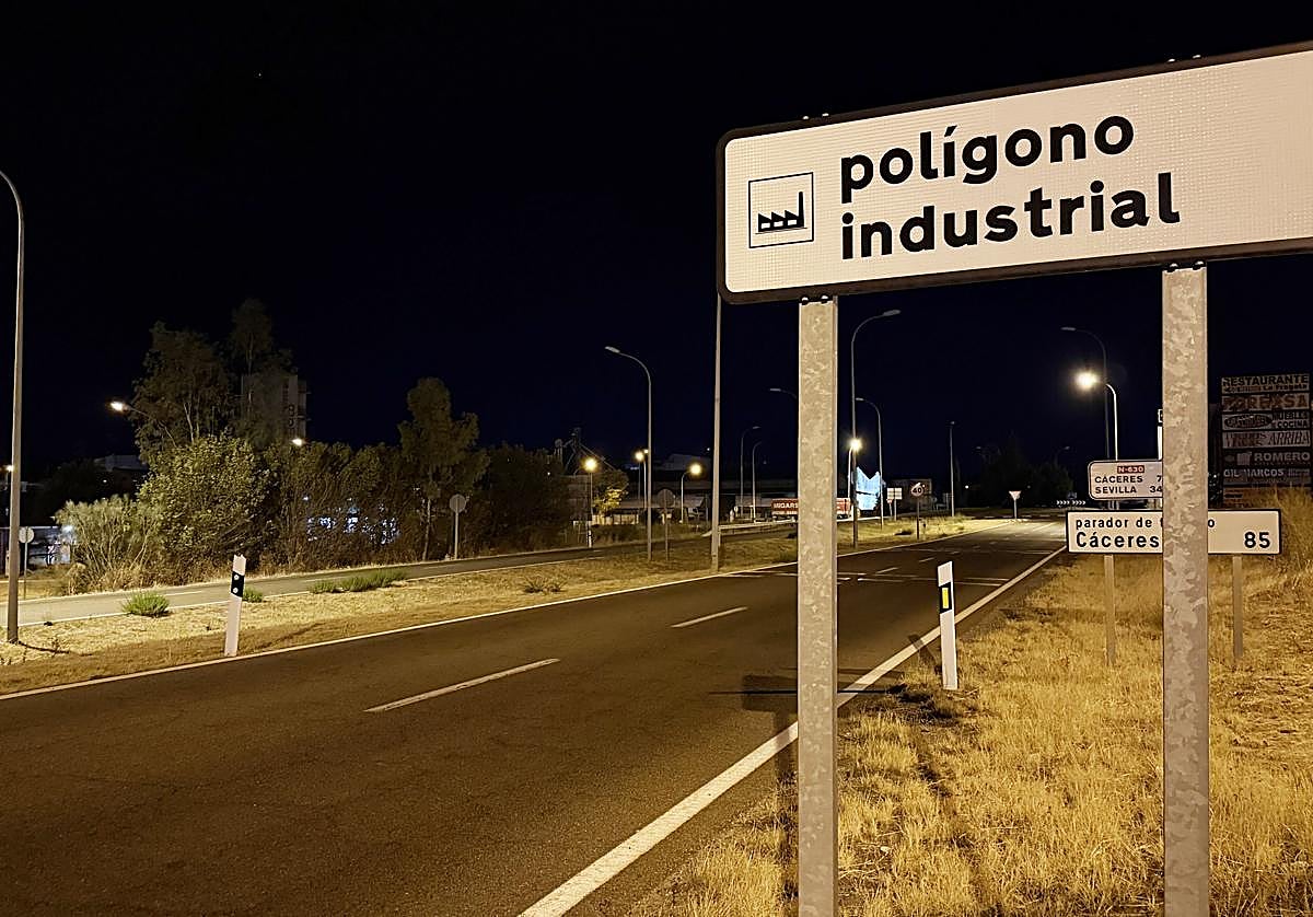 Zona del polígono industrial donde aparecen la mayor parte de las farolas apagadas.