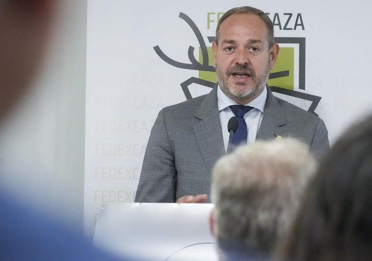 Más de 4.600 pescadores y 700 cazadores tienen ya la nueva licencia telemática implantada por la Junta