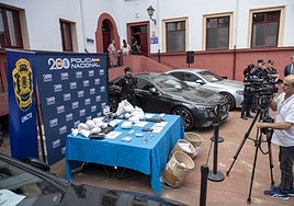 Drogas y coches incautados en el laboratorio encontrado en Badajoz.