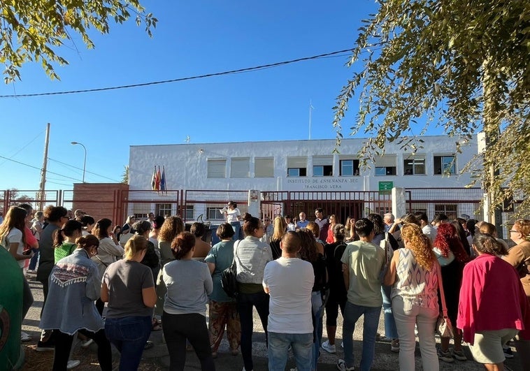 Las empresas y la Junta rompen el acuerdo en el último momento y no garantizan el transporte escolar