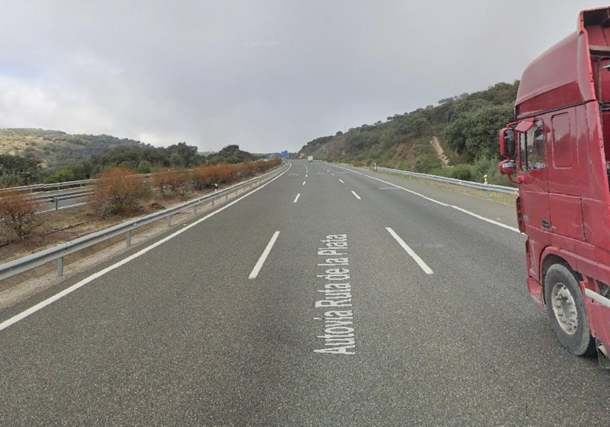 Herida grave en una colisión en la A-66 una conductora que se bajó de su coche 