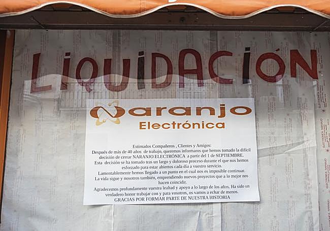 Cartel de despedida en Naranjo Electrónica