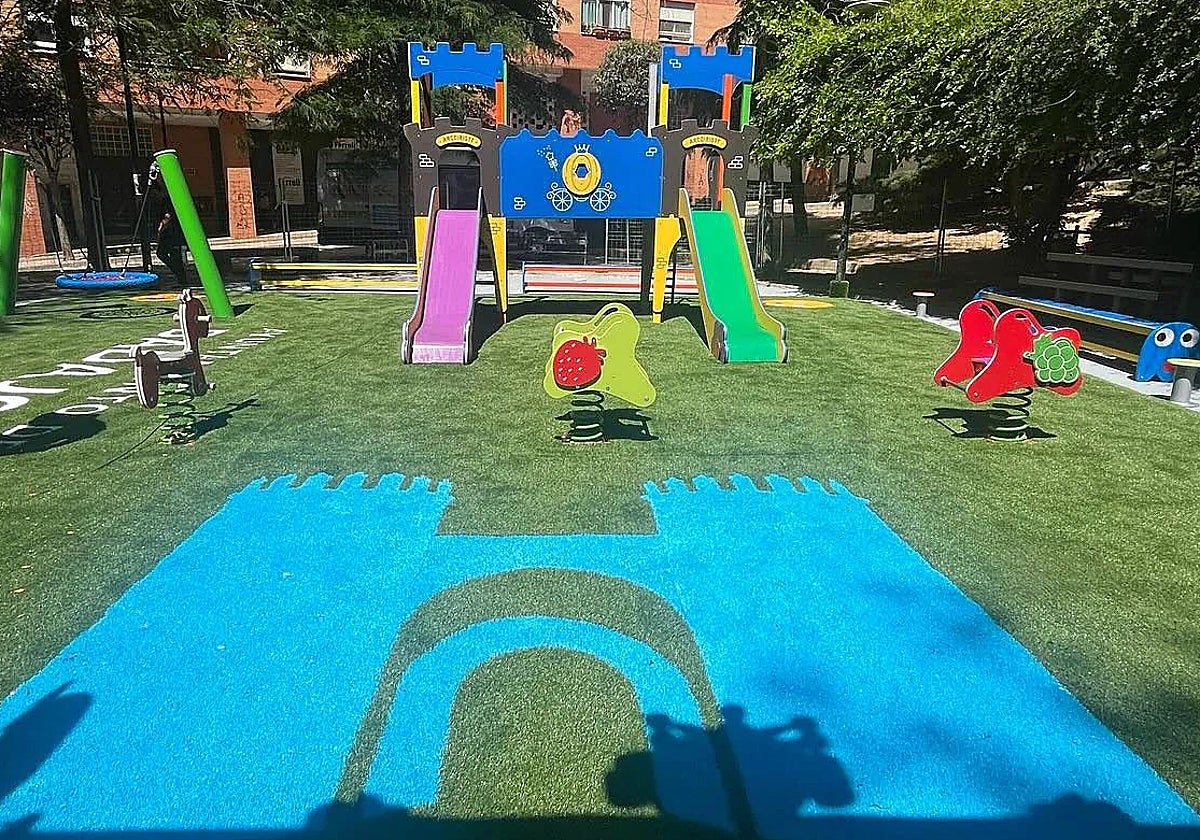 Parque infantil reformado recientemente en Badajoz.