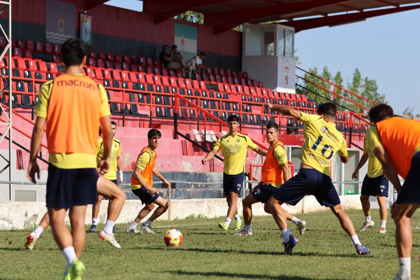 El Mérida prepara el derbi en Guadiana