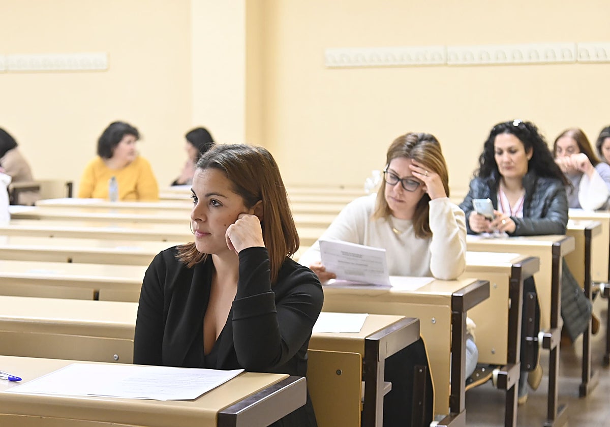 Opositores en un examen del SES en una imagen de archivo.