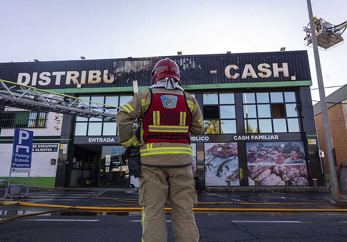 Así ha sido el incendio en la nave de Provecaex
