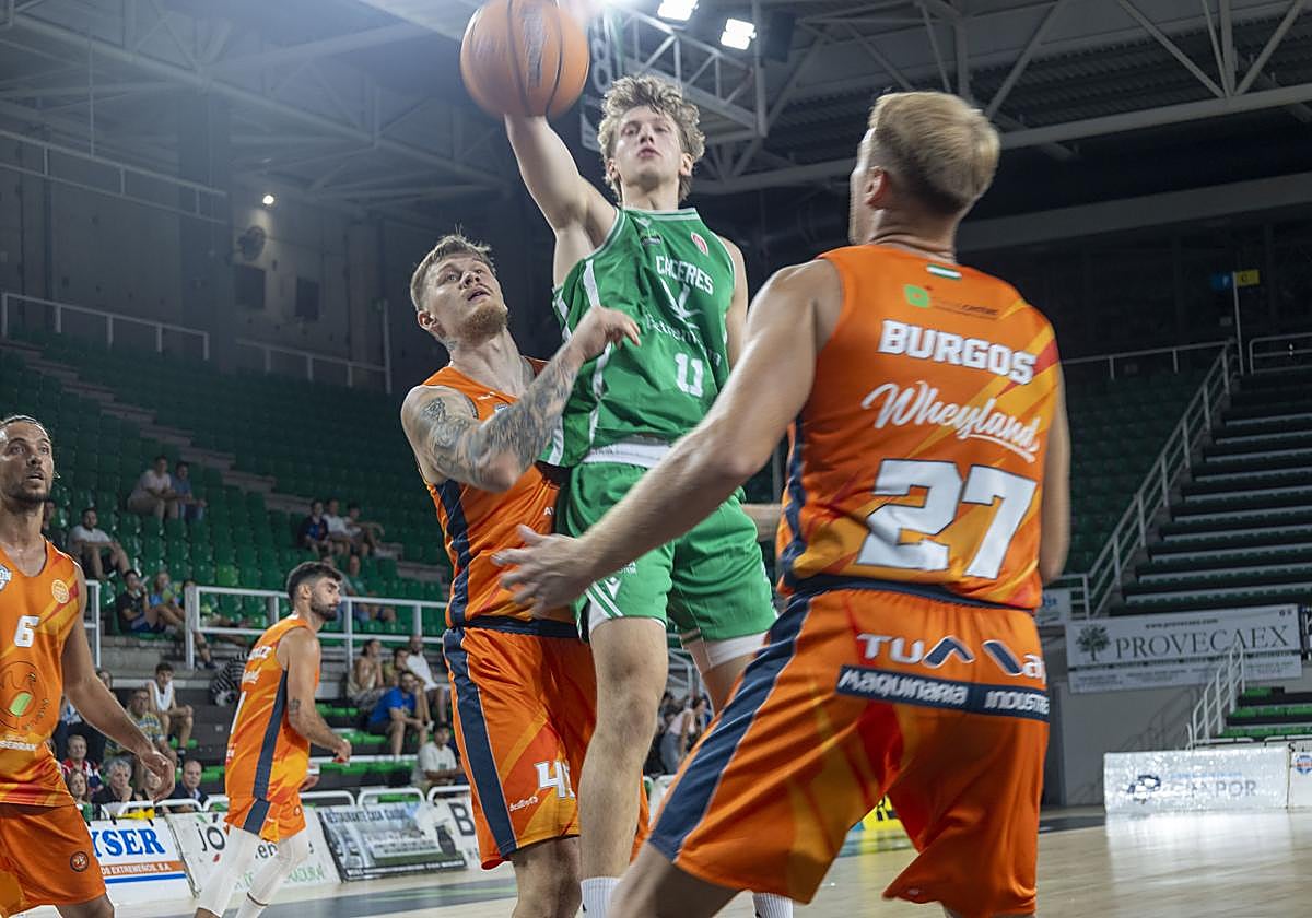 El Cáceres conquista su trofeo ante el Morón