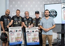 Representantes de Mérida Costum junto al concejal Felipe González.