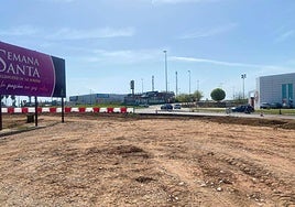 Carril bici y acerado peatonal en el tramo de la EX-206 de Don Benito.