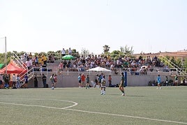 Graderío de este campo de césped artificial.