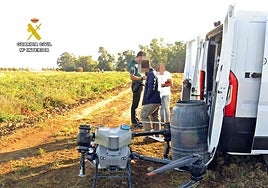 Sorprenden al piloto de un dron en zona restringida del Aeropuerto de Badajoz mientras trataba cultivos
