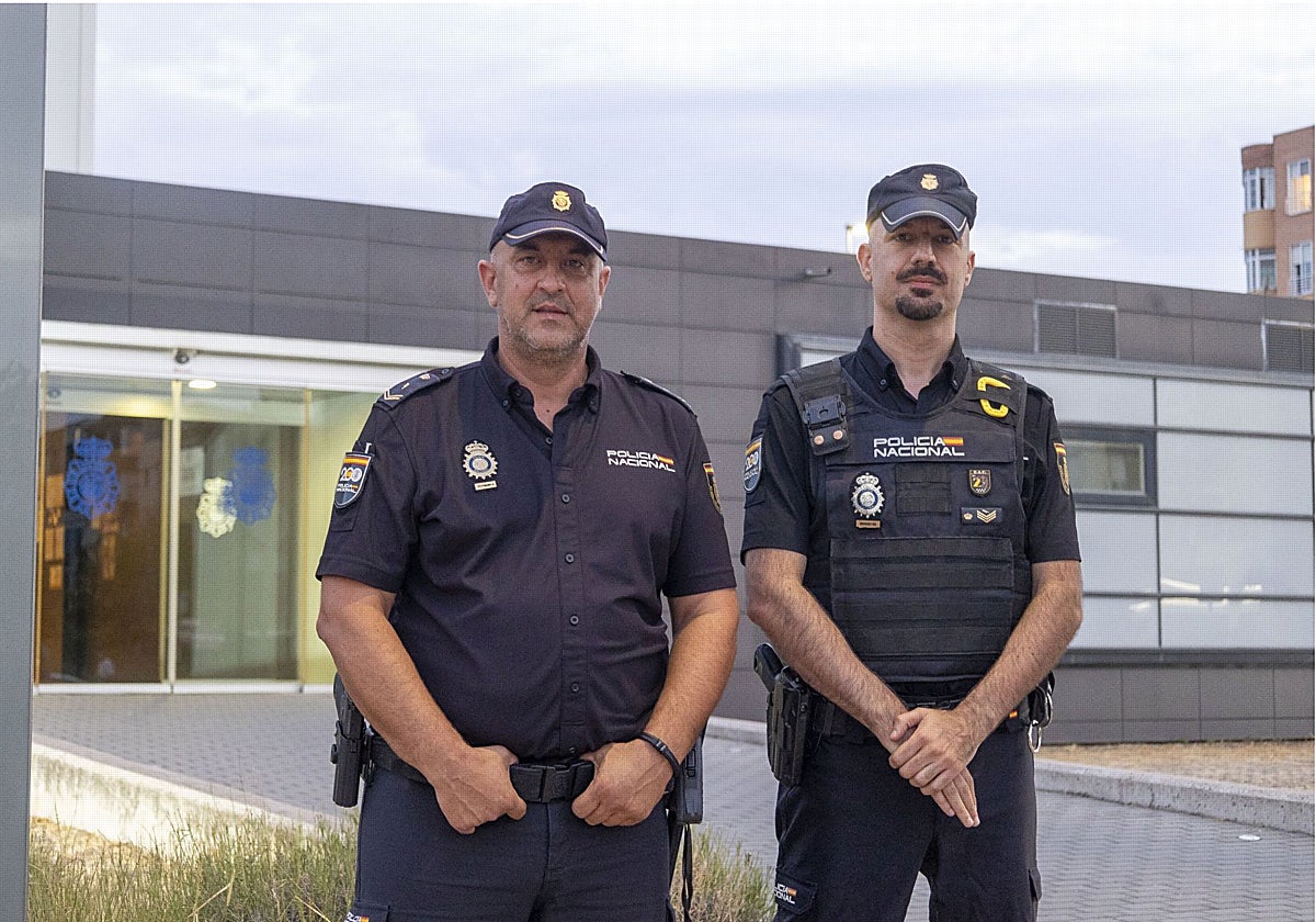 Los dos agentes de la Policía Nacional que ayudaron a salvar a un niño en Héroes de Baler.
