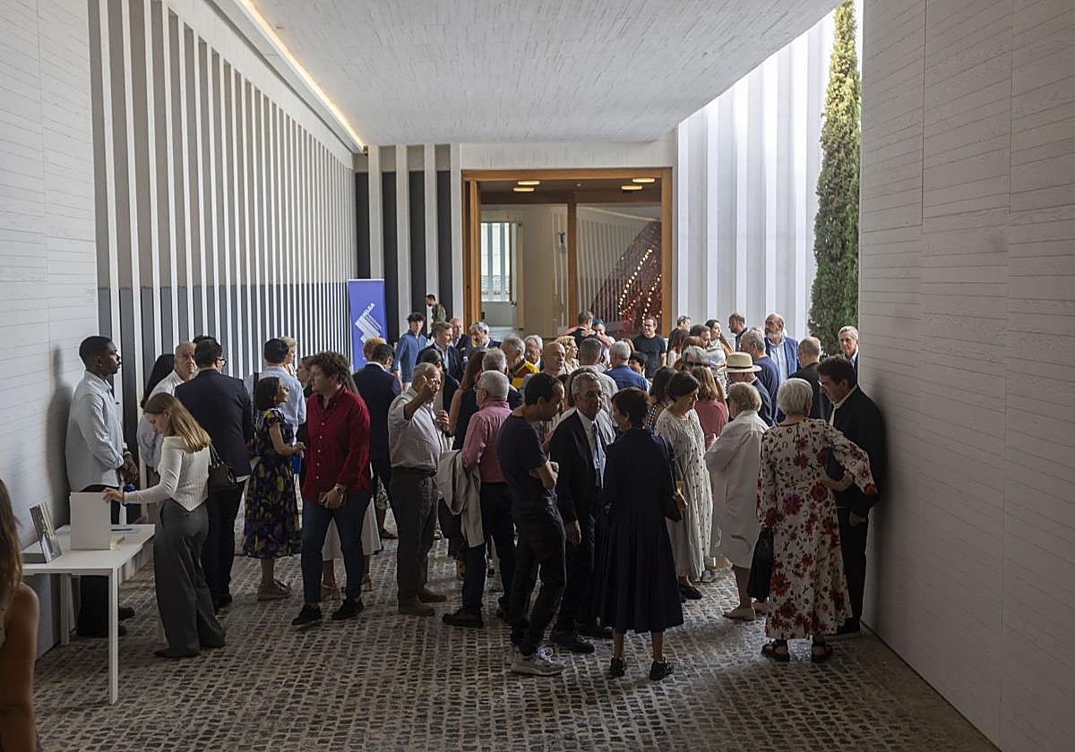 Homenaje a Helga de Alvear