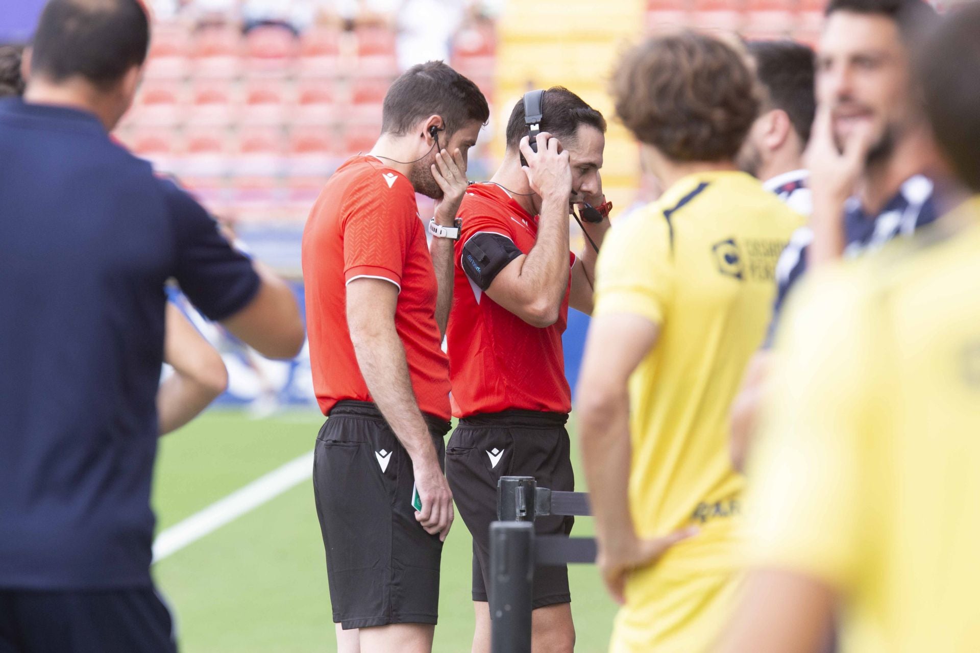 Las mejores imágenes del derbi entre el Mérida y el Cacereño en el Francisco de la Hera