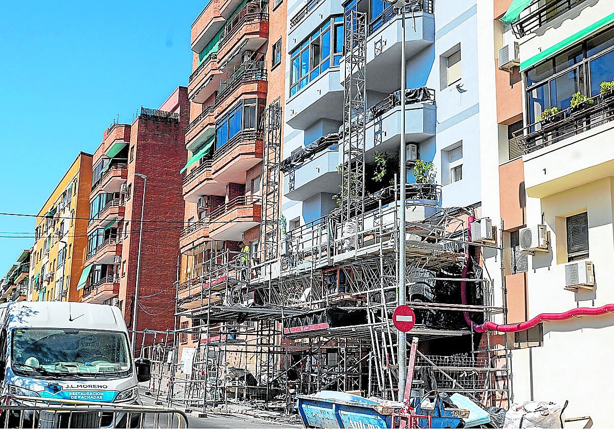 El importe de la obra, que suele prolongarse una media de seis meses, es de entre 4.000 y 5.000 euros por vecino.