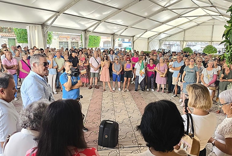 Asistentes en la concentración llevado a cabo este sábado