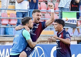 Barrero celebra el 2-1 que dio el triunfo al Extremadura.