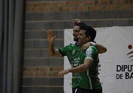 Celebración de un gol del Grupo López Bolaños en un partido de liga de Segunda B.