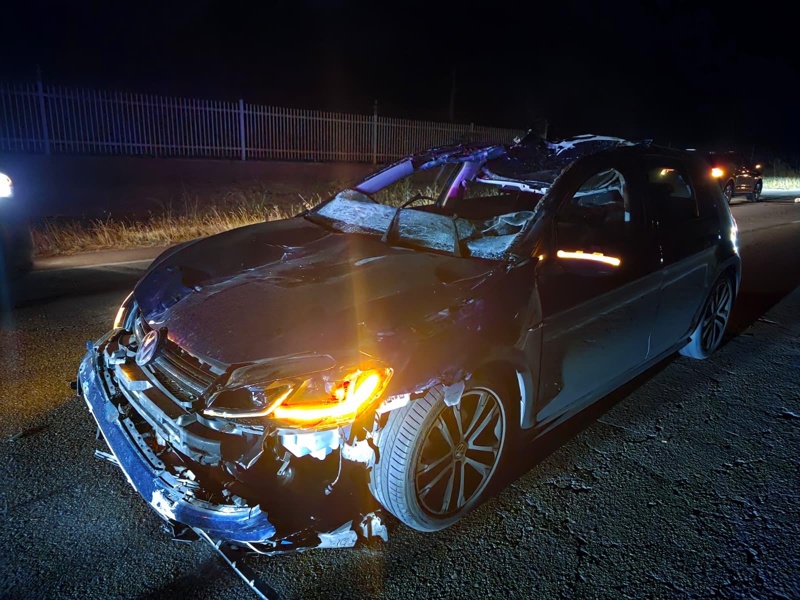 Fotos | Así ha quedado el coche tras al accidente mortal de un conductor y un caballo en Badajoz
