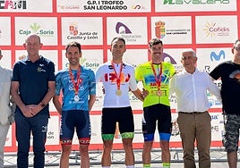 José Antonio Sánchez en el podio como subcampeón de España master 30.