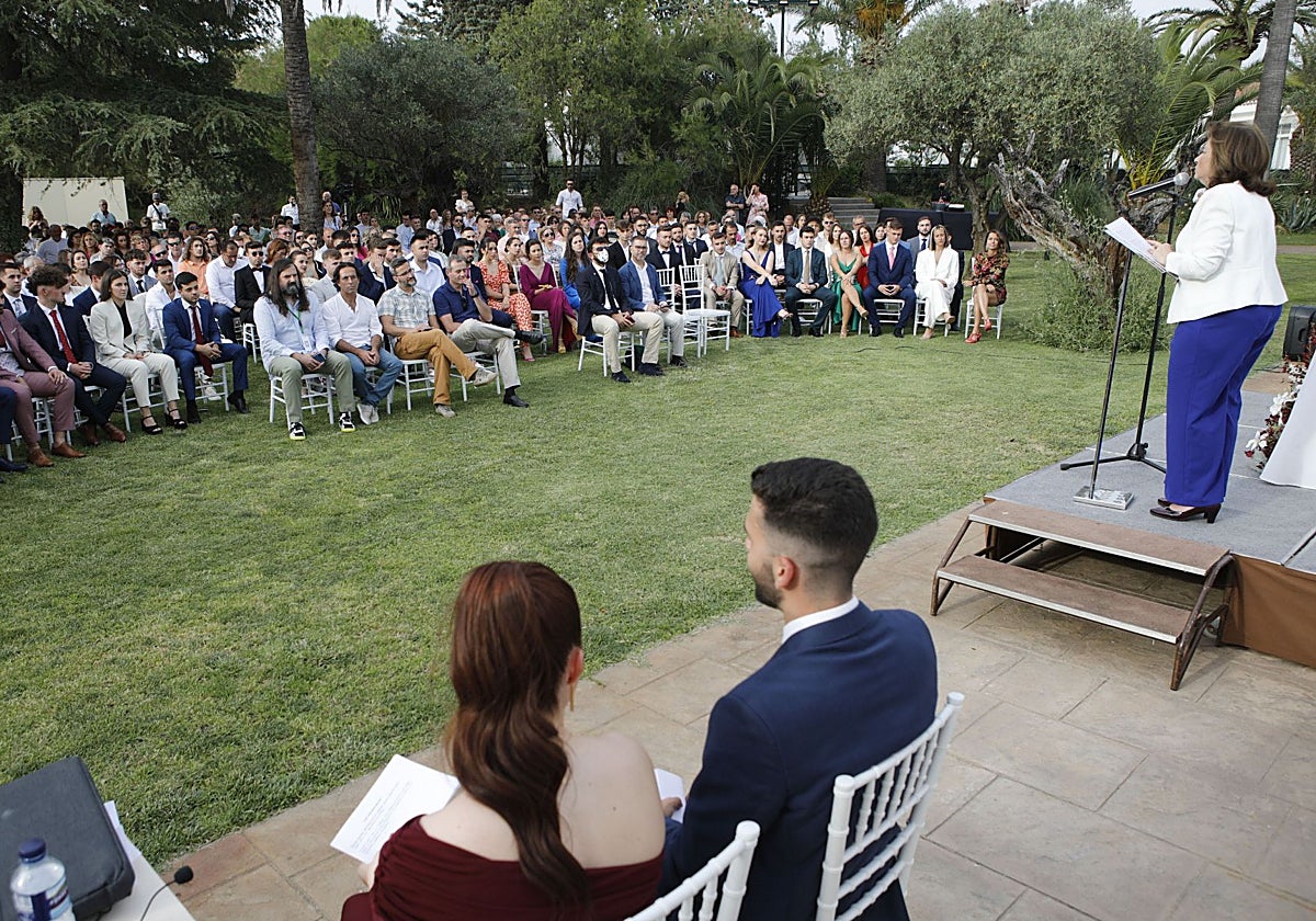 Acto de graduación de Ciencias del Deporte celebrado en los jardines de Aralia en 2022.