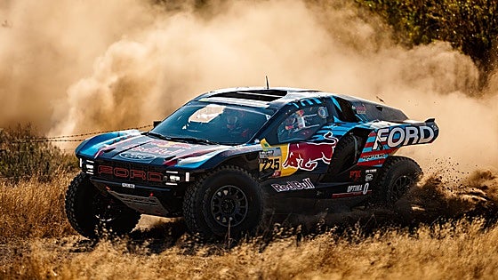 Baño de masas de Carlos Sainz en tierras extremeñas