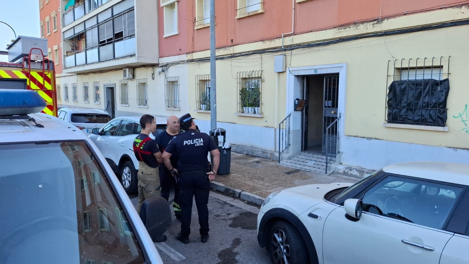 Incendio en una vivienda de la avenida Santa Marina.