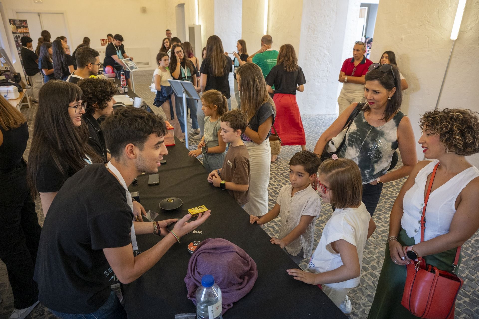 Las mejores imágenes de la Noche de los Investigadores de Badajoz
