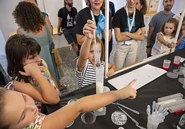 Las mejores imágenes de la Noche de los Investigadores de Badajoz