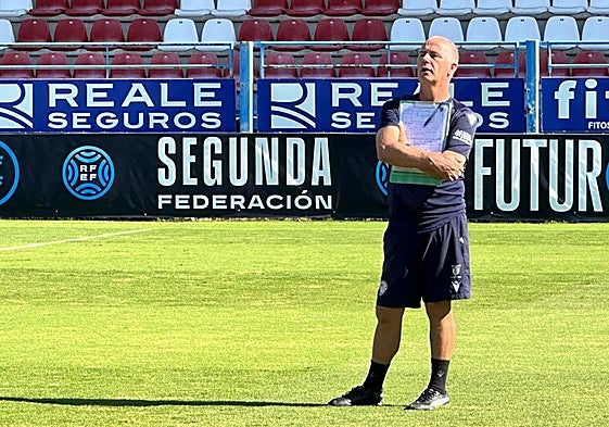 Cisqui, entrenador azulgrana, durante un entrenamiento.