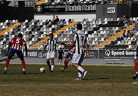 Jorge Barba recibió 5puntos en el tobillo por una entrada en el partido ante el Don Benito.