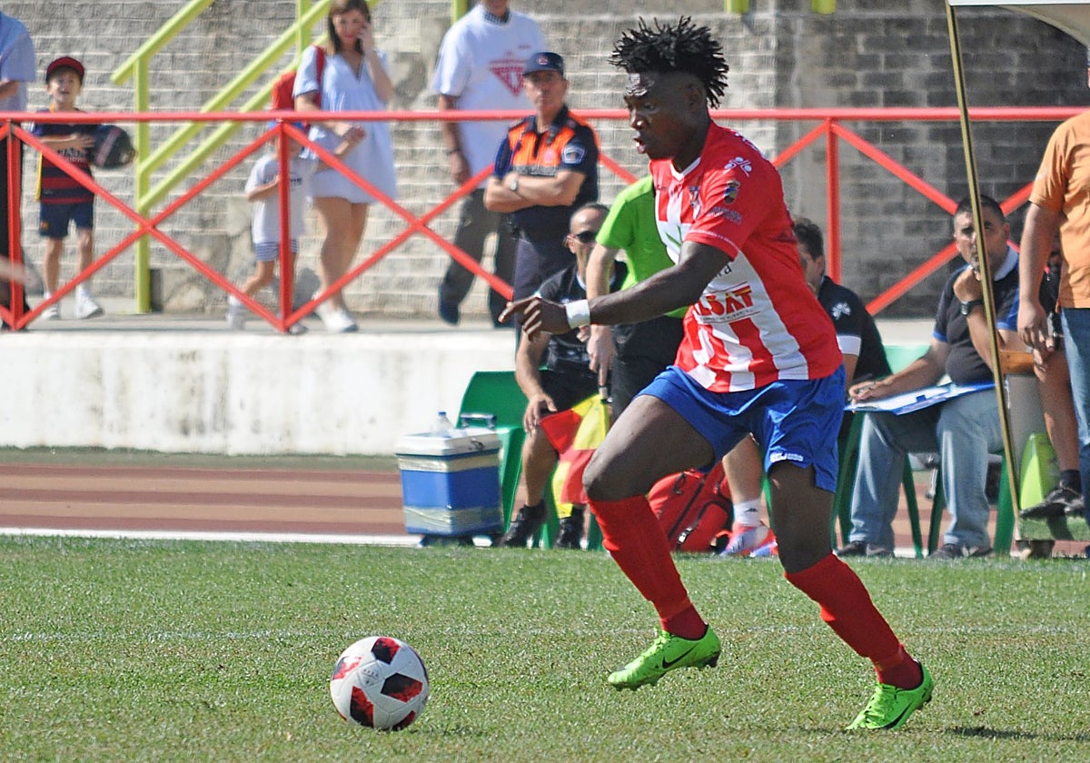 Karim Abubakar durante su etapa en el Don Benito.