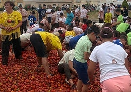 'Tomatá' celebrada este sábado en Talavera la Real (Badajoz).