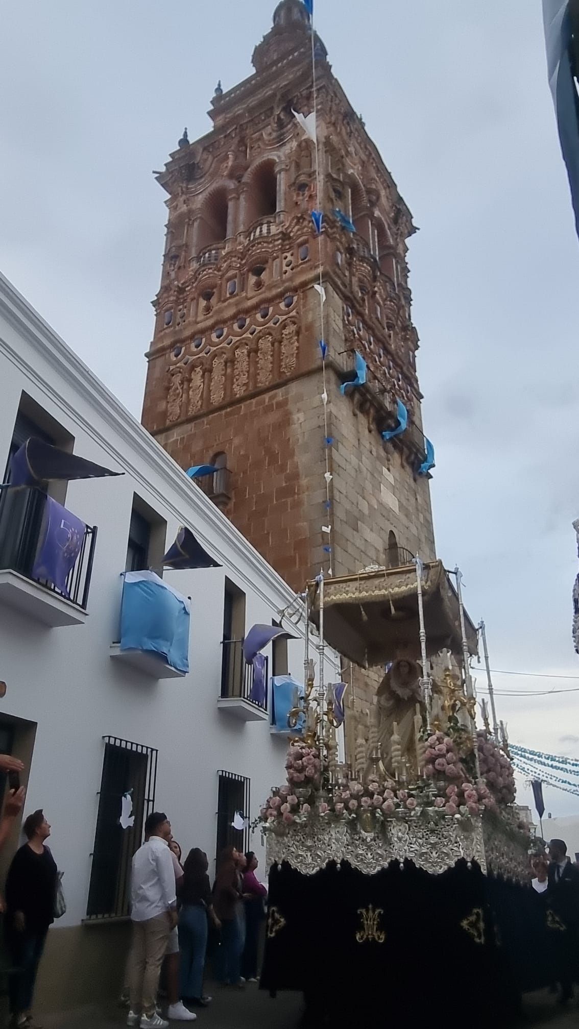 Jerez y la cofradía del Santísimo vibran con la Virgen de la Paz en su histórica procesión extraordinaria
