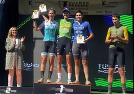 Natalia Fischer, en lo más alto del podio de la Pulmón Acero de Baracaldo.