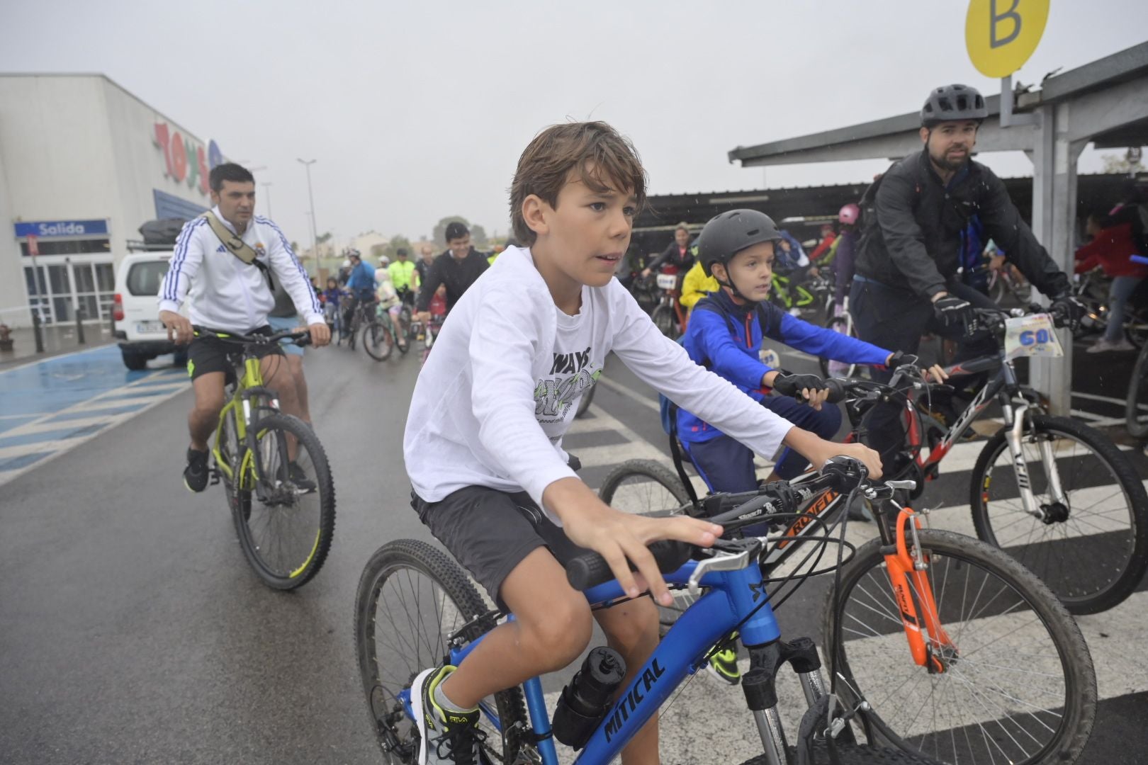 La cancelación del Día de la Bicicleta de Badajoz, en imágenes