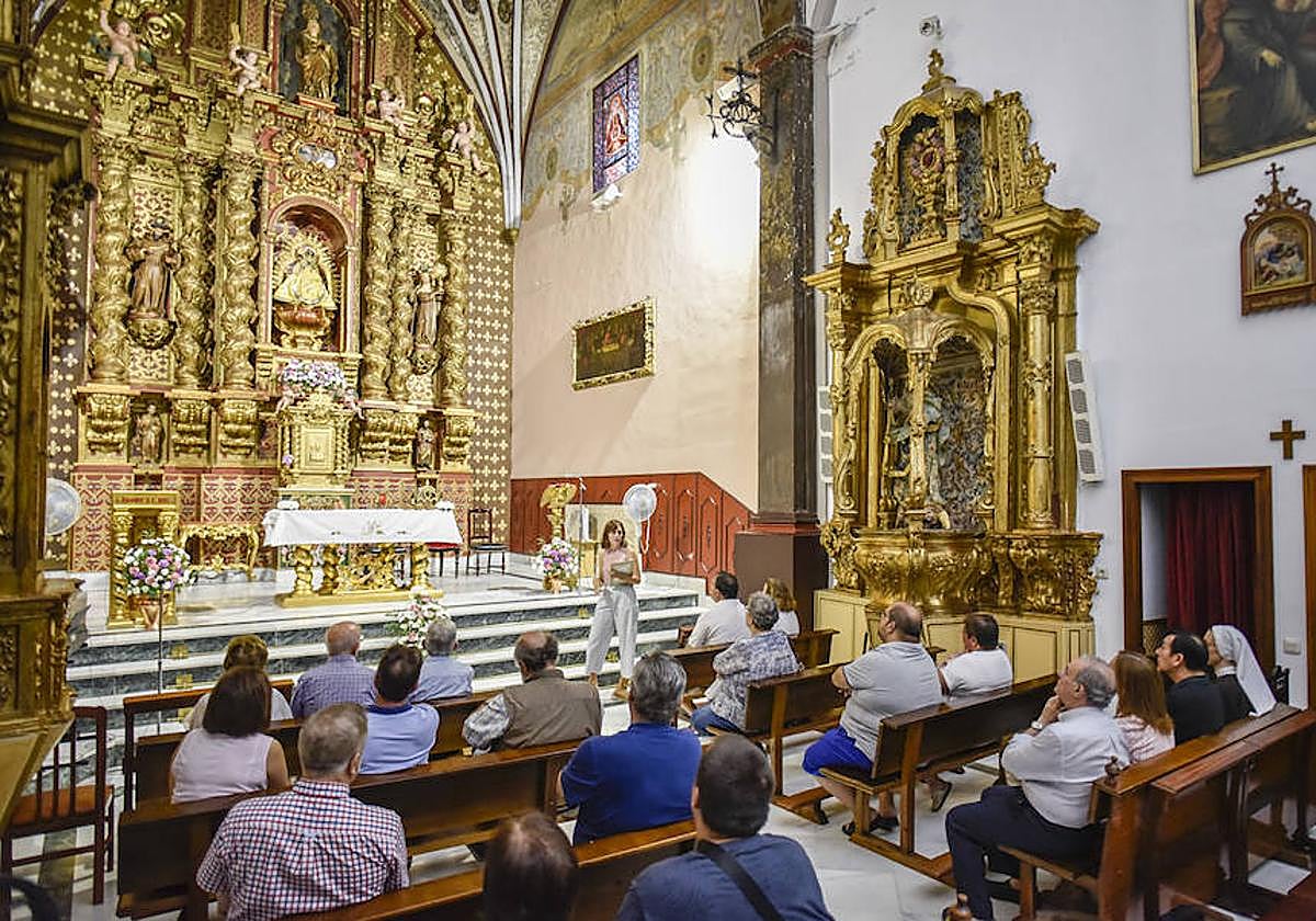 Imagen de archivo de una visita guiada al Real Convento de Santa Ana en Badajoz.