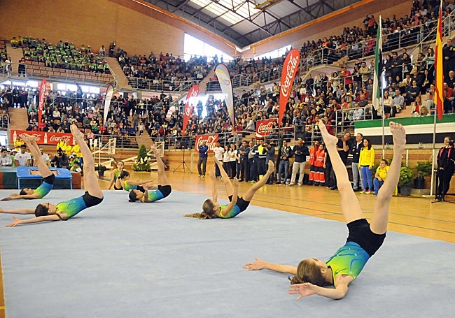 Exhibición de gimnasia en la clausura de las Escuelas Deportivas Municipales.