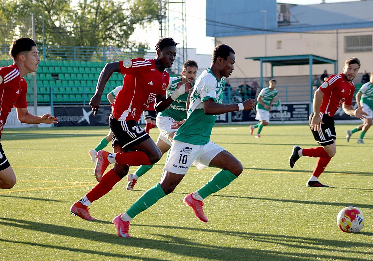 El Moralo-Montijo tuvo emoción y goles hasta el final en Navalmoral.