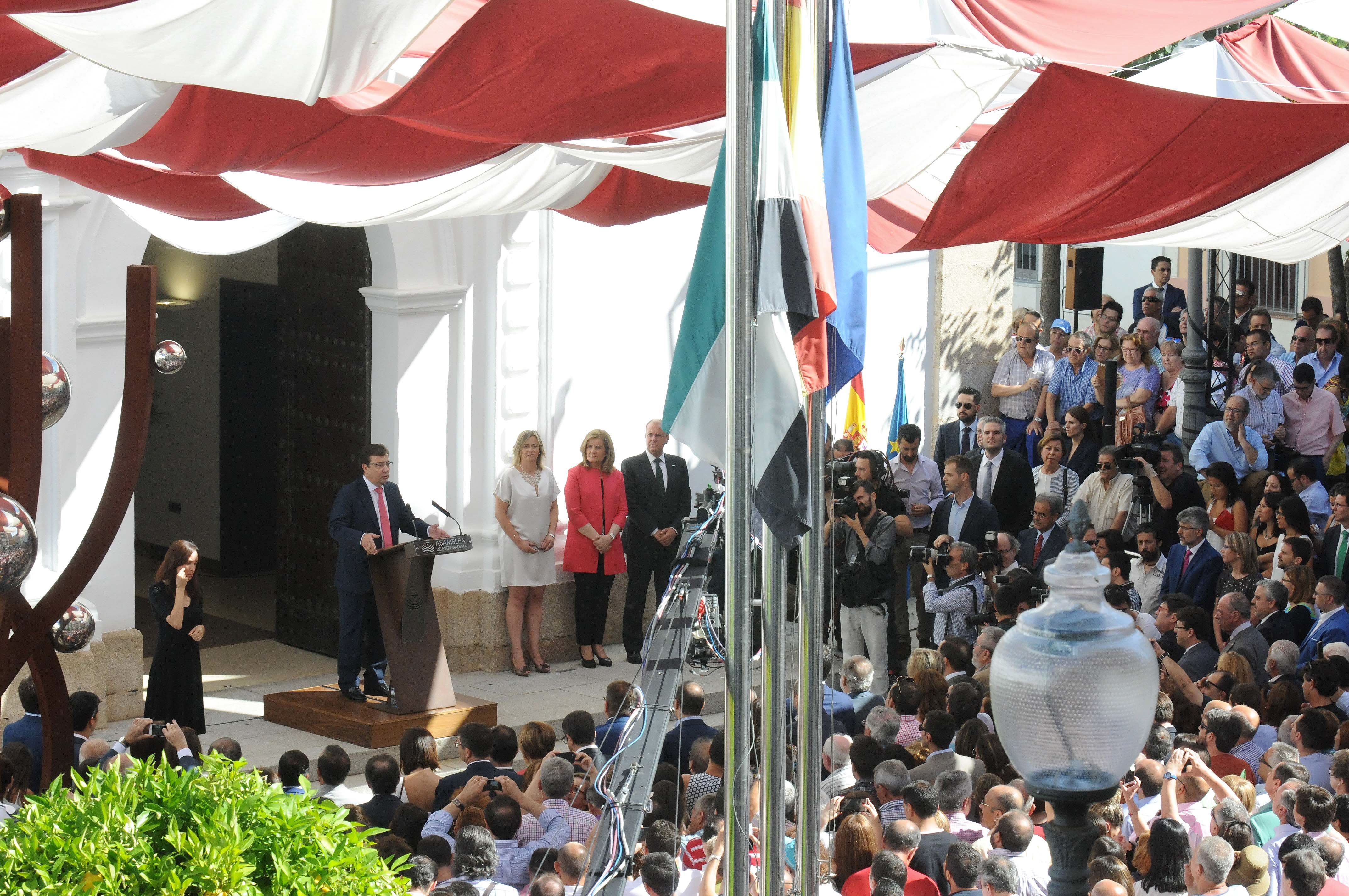 Acto de juramento y ambiemte en la toma de posesion como presidente de Guillermo Fernández Vara en 2015.