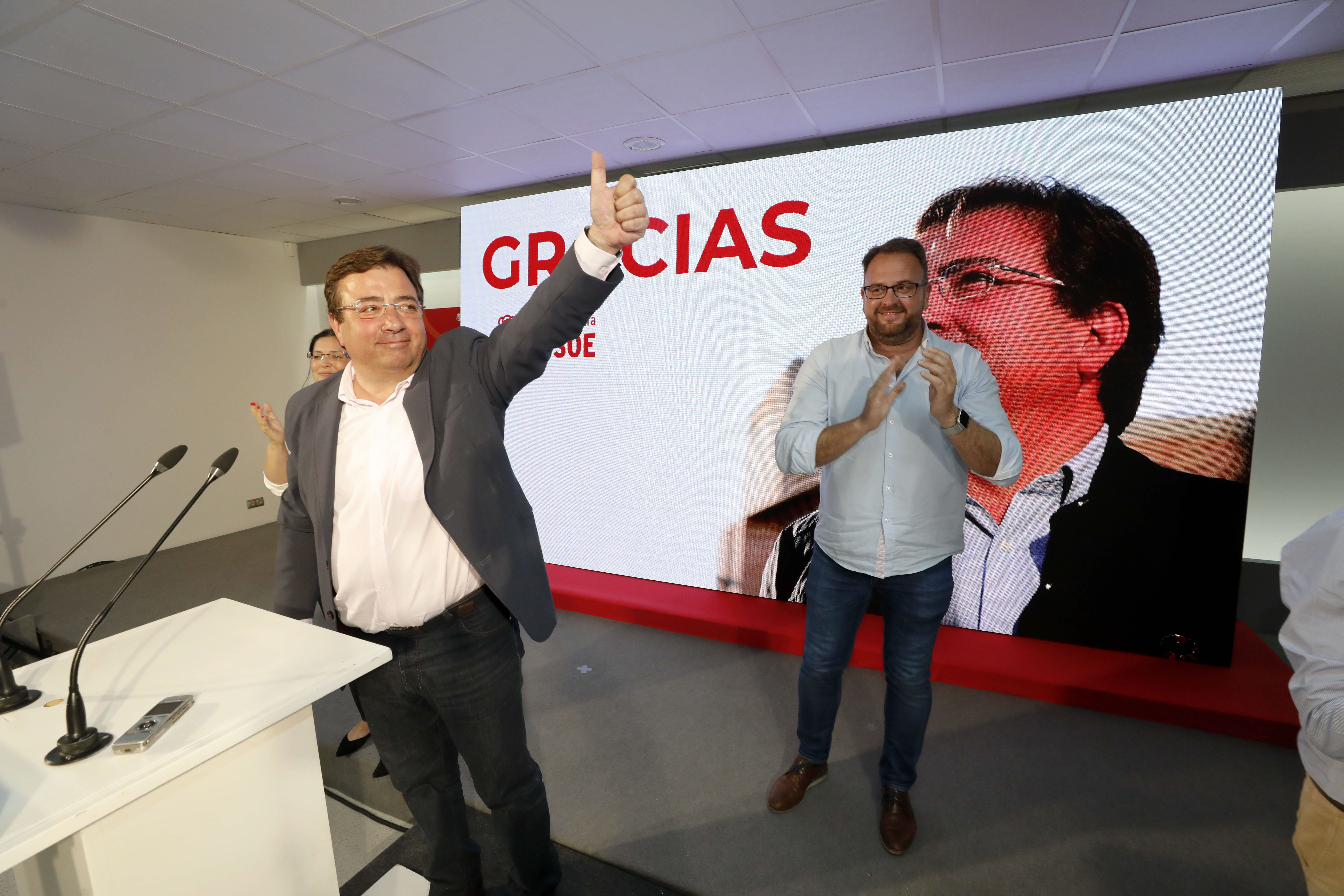 Elecciones regionales en Extremadura 2019. El candidato por el Partido Socialista, Guillermo Fernández Vara, gana las elecciones regionales de Extremadura con mayoría absoluta.