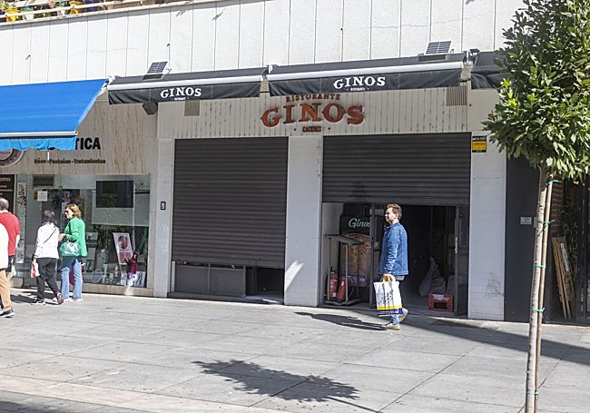 El local de Ginos, frente a las Carmelitas, está en obras para ser otro asiático.